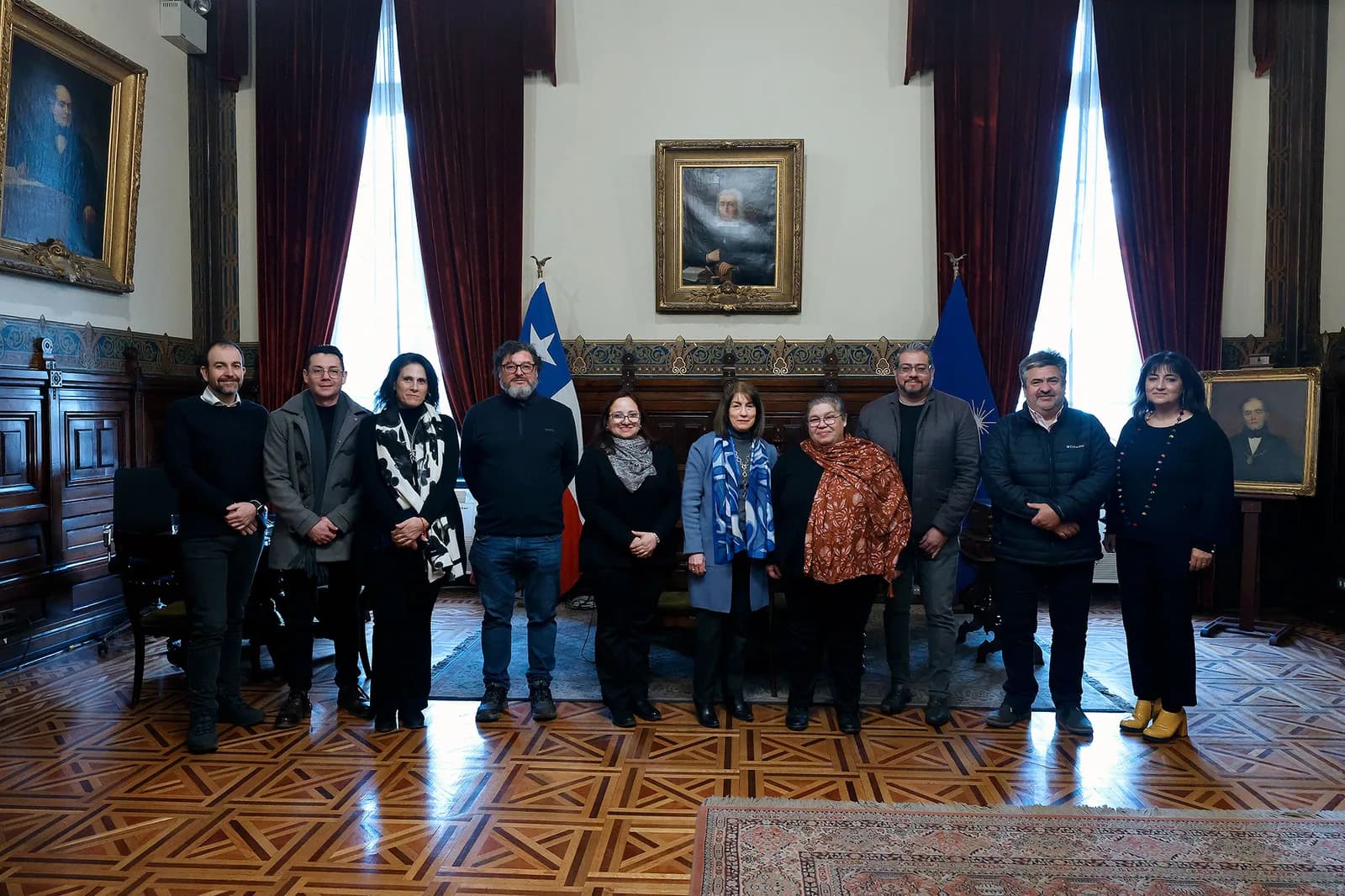 La rectora Alejandra Mizala reunida con la directiva de Fenafuch en el despacho de la Rectoría de la Universidad de Chile.